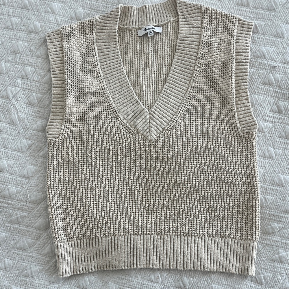 Madewell Women's V-Neck Sweater Vest in Cream